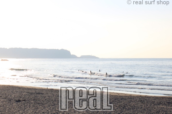 波は小さいですが、少し乗れます!