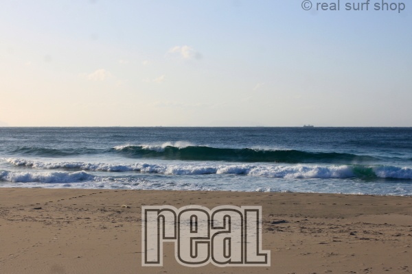 波は少し落ち着いてきてます。