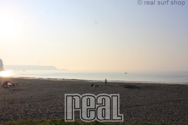 朝は潮が多くて、ほぼショアブレイク。