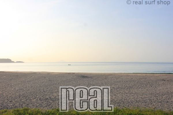 今朝はショアブレイク。