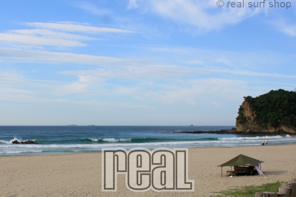 今朝もワイドな波は続いてます。