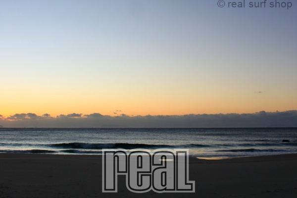 昨日サイズアップした波はダウン。