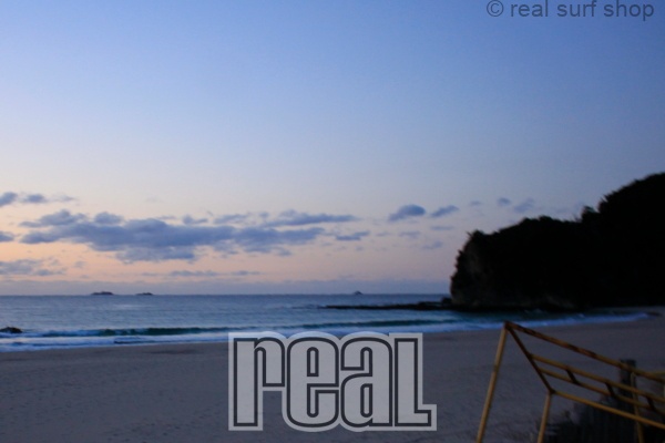 昨日の波はサイズダウン。