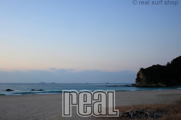 潮が多くてショアブレイク気味。